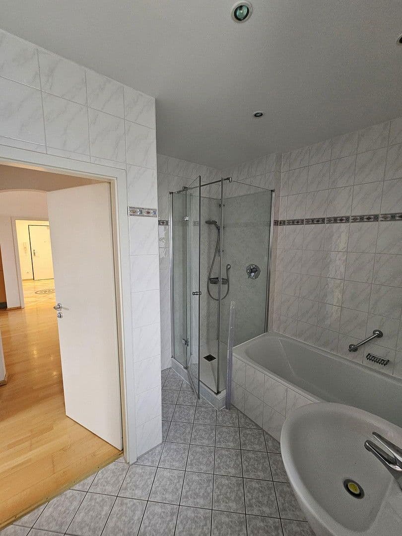 Prodej bytu 3+1 92 m², Erika-Cremer-Straße 15, München, Bavorsko Prodej bytu 3+1 92 m², Erika-Cremer-Straße 15, München, Bavorsko