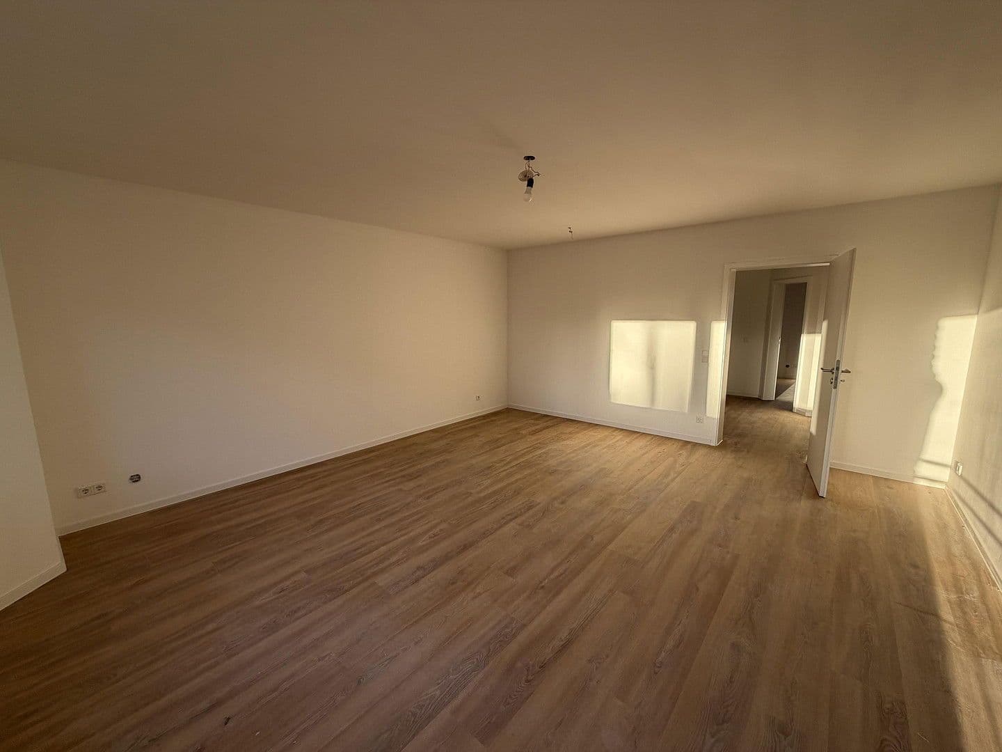 Pronájem bytu 3+1 73 m², Köln, Severní Porýní-Vestfálsko Pronájem bytu 3+1 73 m², Köln, Severní Porýní-Vestfálsko