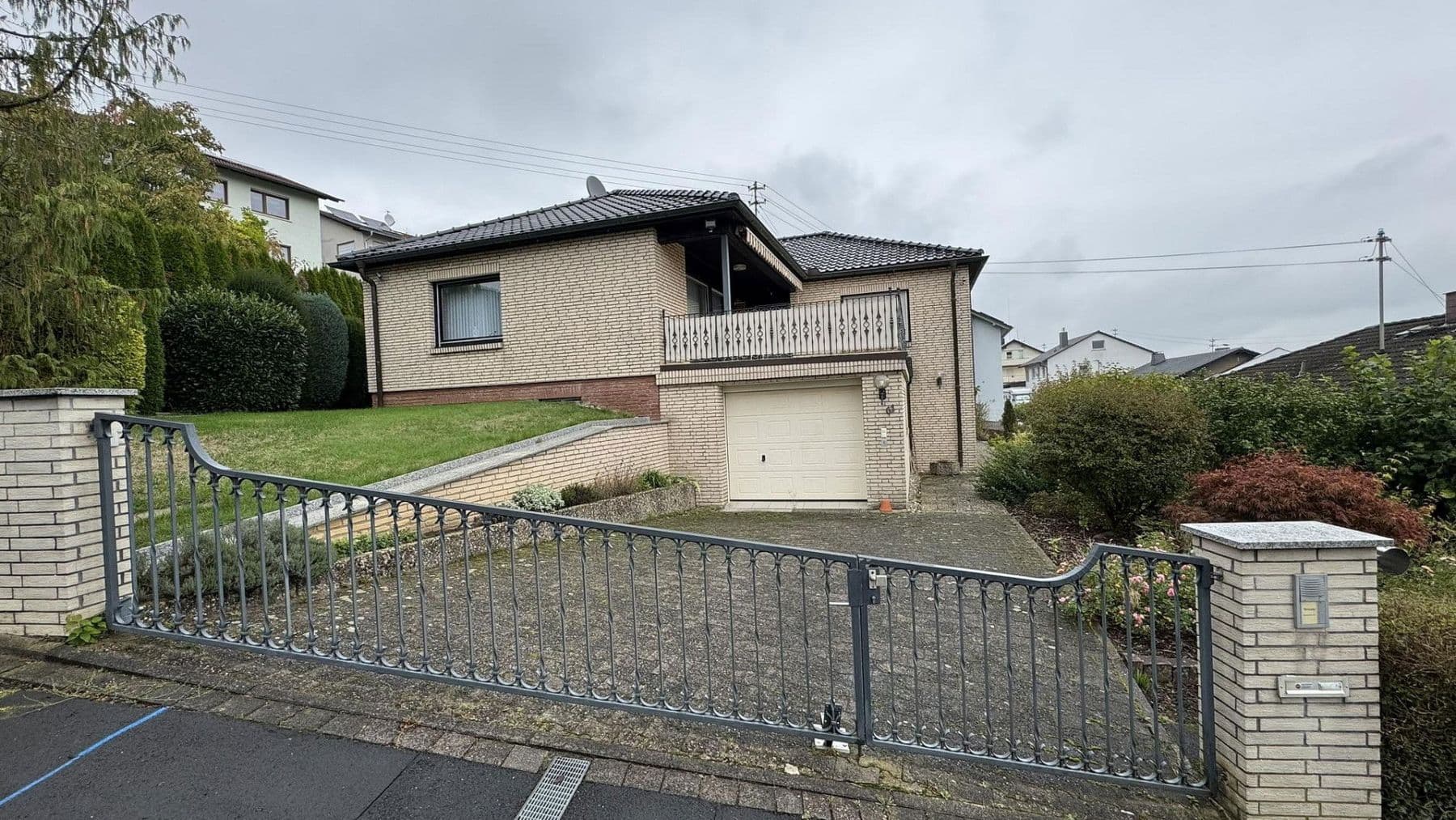 Prodej domu 180 m², pozemek 758 m², Wächtersbach, Hessen Prodej domu 180 m², pozemek 758 m², Wächtersbach, Hessen