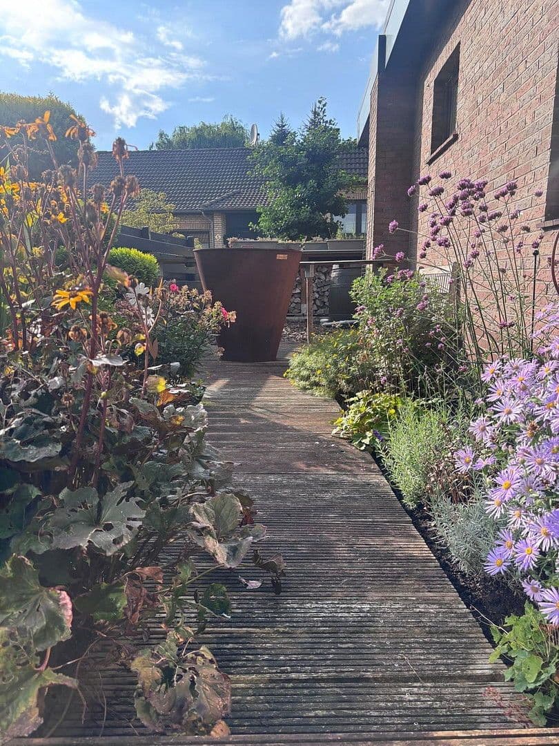 Prodej domu 210 m², pozemek 747 m², Wardenburg, Dolní Sasko Prodej domu 210 m², pozemek 747 m², Wardenburg, Dolní Sasko