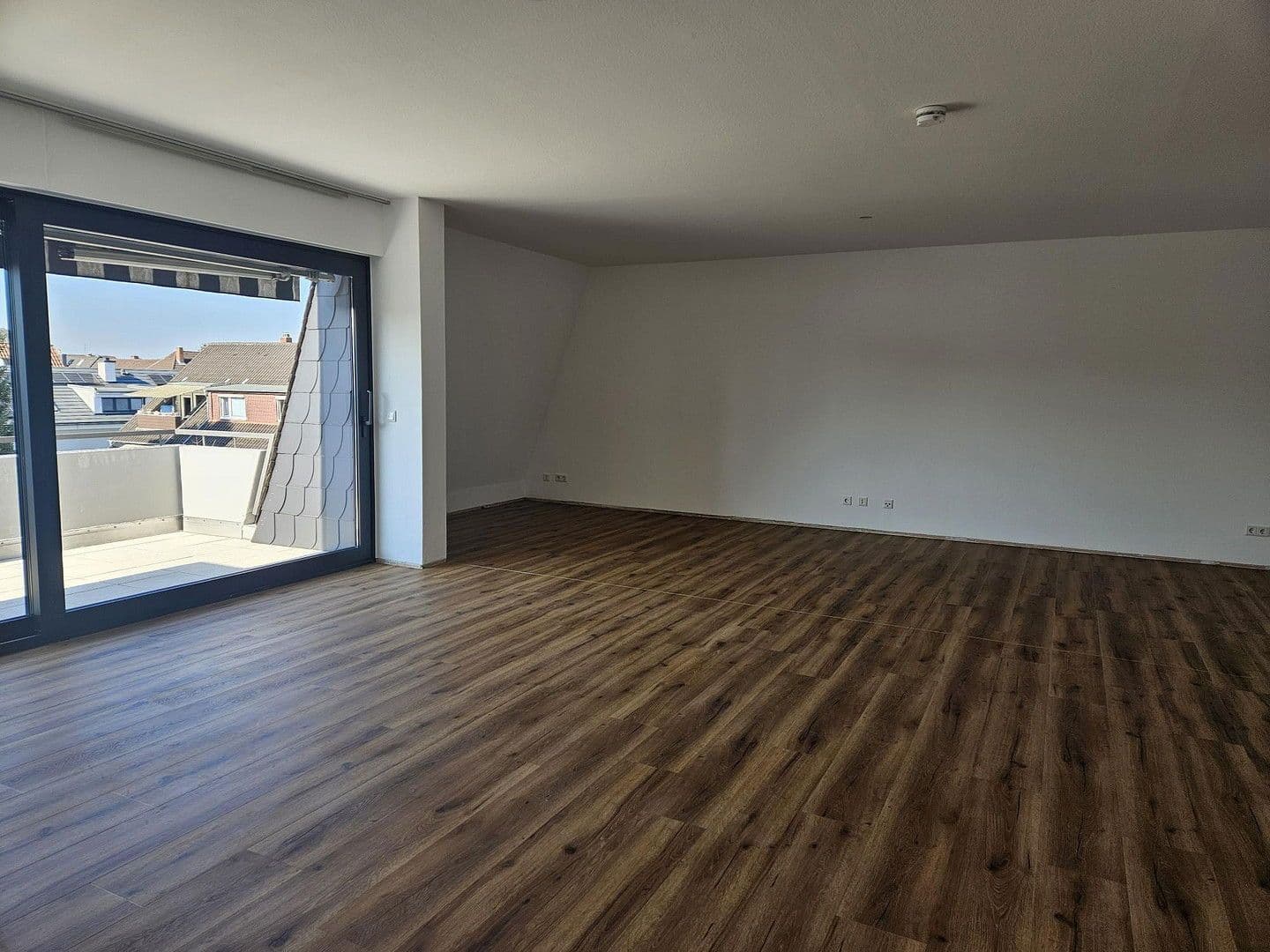 Pronájem bytu 3+1 105 m², Hugenottenallee 95-97, Neu-Isenburg, Hessen Pronájem bytu 3+1 105 m², Hugenottenallee 95-97, Neu-Isenburg, Hessen