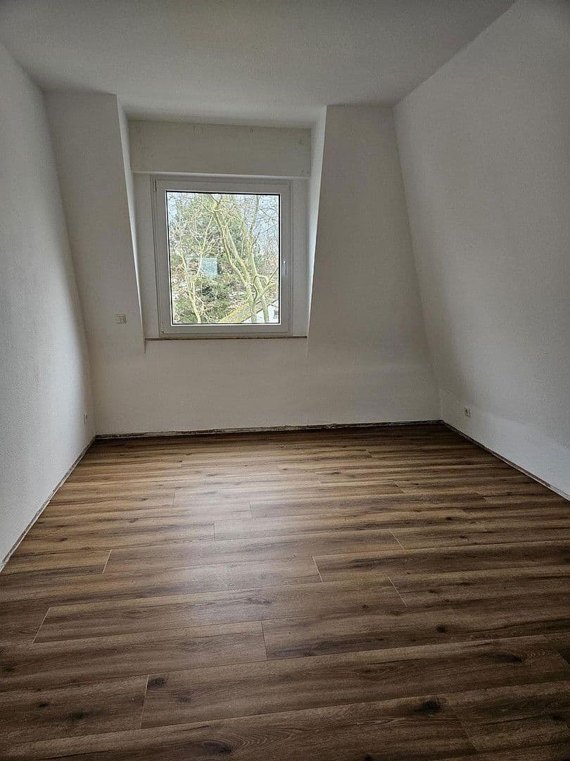 Pronájem bytu 3+1 105 m², Hugenottenallee 95-97, Neu-Isenburg, Hessen Pronájem bytu 3+1 105 m², Hugenottenallee 95-97, Neu-Isenburg, Hessen