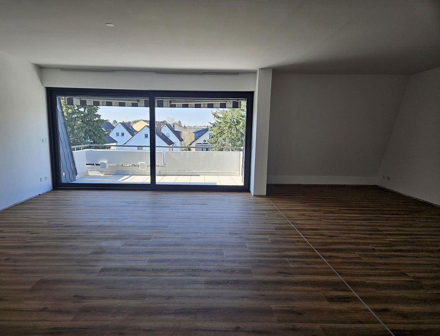 Pronájem bytu 3+1 105 m², Hugenottenallee 95-97, Neu-Isenburg, Hessen Pronájem bytu 3+1 105 m², Hugenottenallee 95-97, Neu-Isenburg, Hessen