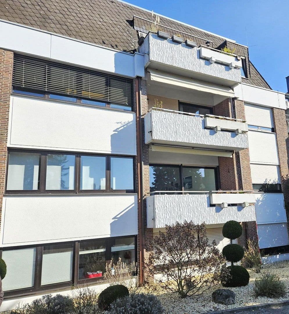 Pronájem bytu 3+1 105 m², Hugenottenallee 95-97, Neu-Isenburg, Hessen Pronájem bytu 3+1 105 m², Hugenottenallee 95-97, Neu-Isenburg, Hessen