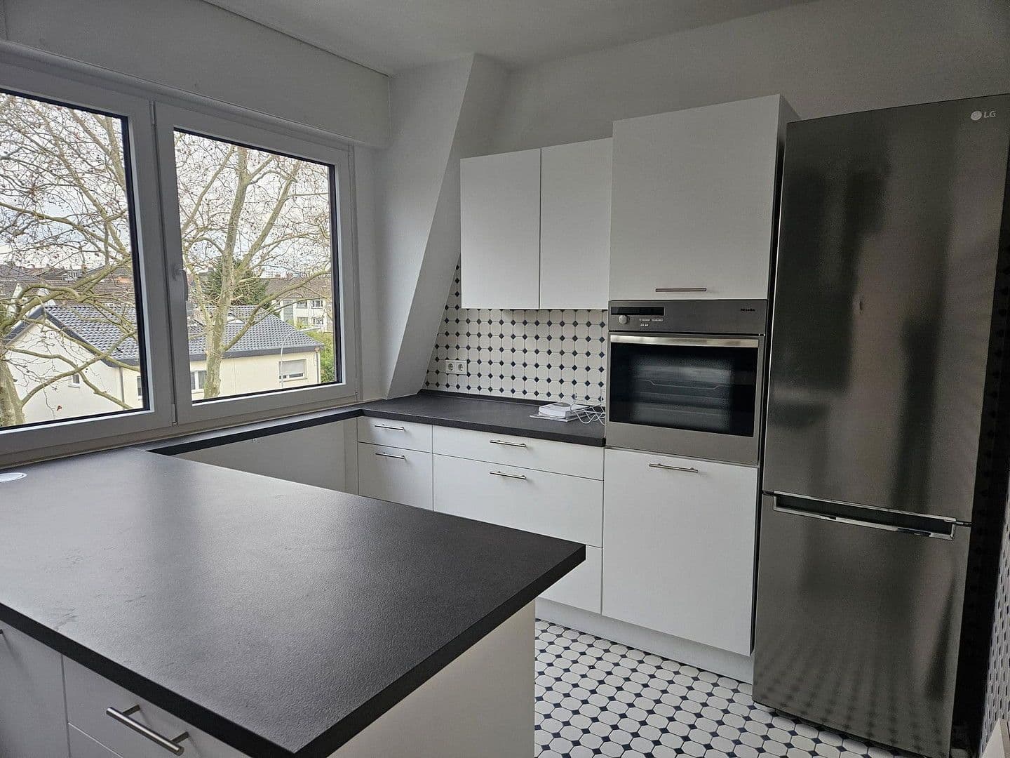 Pronájem bytu 3+1 105 m², Hugenottenallee 95-97, Neu-Isenburg, Hessen Pronájem bytu 3+1 105 m², Hugenottenallee 95-97, Neu-Isenburg, Hessen