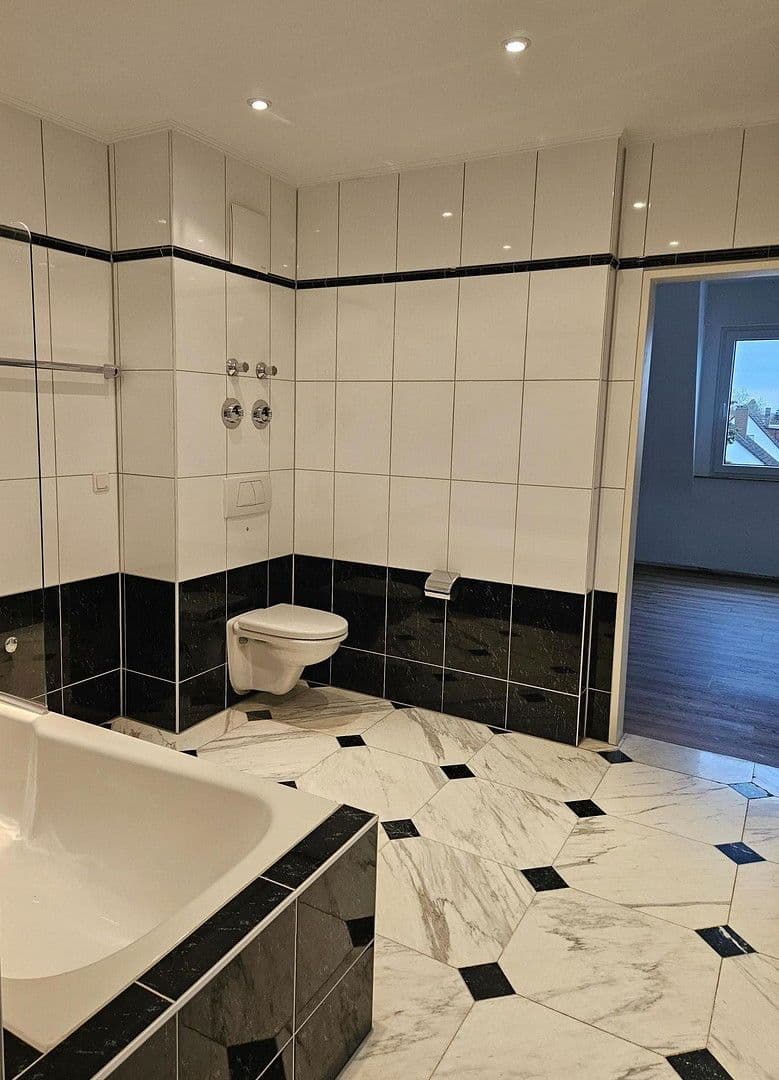 Pronájem bytu 3+1 105 m², Hugenottenallee 95-97, Neu-Isenburg, Hessen Pronájem bytu 3+1 105 m², Hugenottenallee 95-97, Neu-Isenburg, Hessen