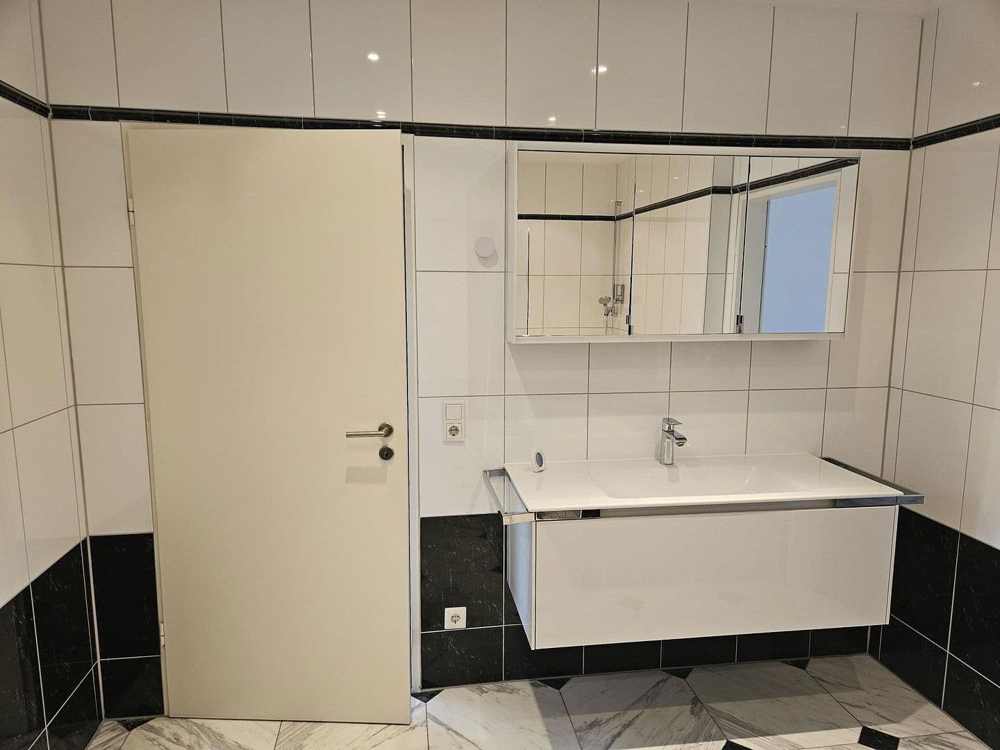 Pronájem bytu 3+1 105 m², Hugenottenallee 95-97, Neu-Isenburg, Hessen Pronájem bytu 3+1 105 m², Hugenottenallee 95-97, Neu-Isenburg, Hessen