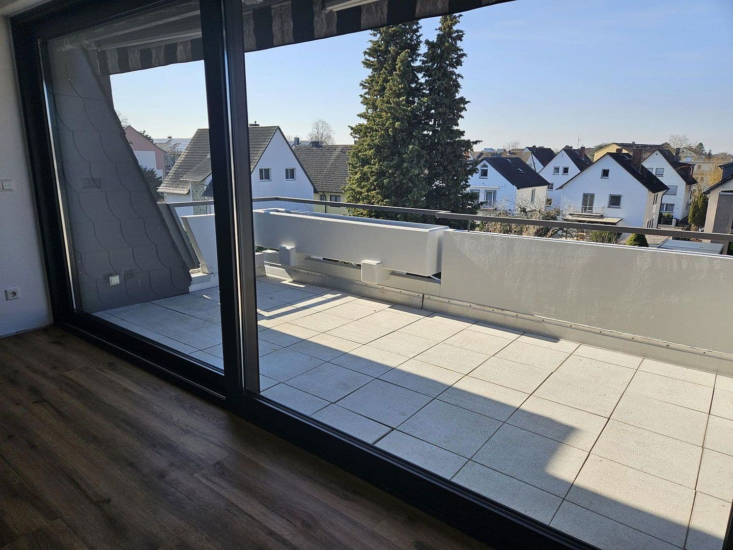 Pronájem bytu 3+1 105 m², Hugenottenallee 95-97, Neu-Isenburg, Hessen Pronájem bytu 3+1 105 m², Hugenottenallee 95-97, Neu-Isenburg, Hessen