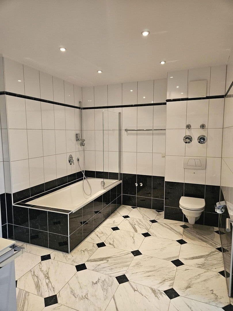 Pronájem bytu 3+1 105 m², Hugenottenallee 95-97, Neu-Isenburg, Hessen Pronájem bytu 3+1 105 m², Hugenottenallee 95-97, Neu-Isenburg, Hessen