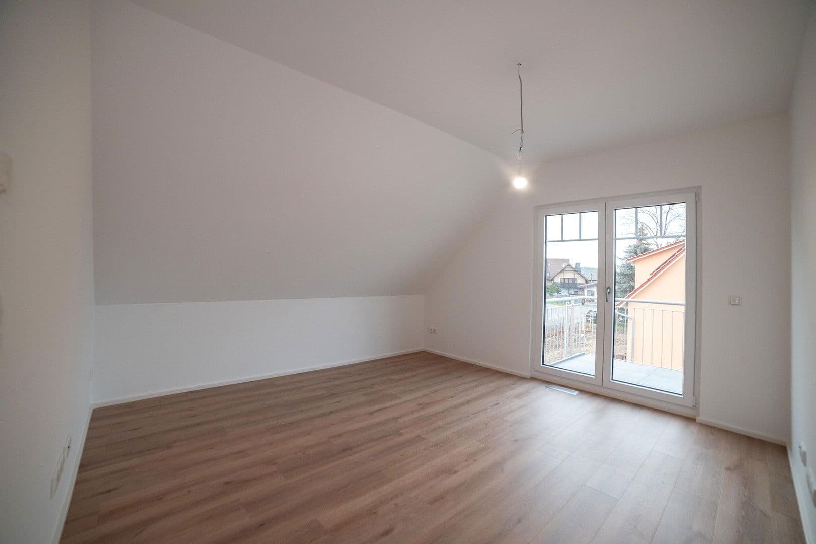 Pronájem bytu 4+kk 112 m², Brunnenweg 2A, Kamenec, Sasko Pronájem bytu 4+kk 112 m², Brunnenweg 2A, Kamenec, Sasko