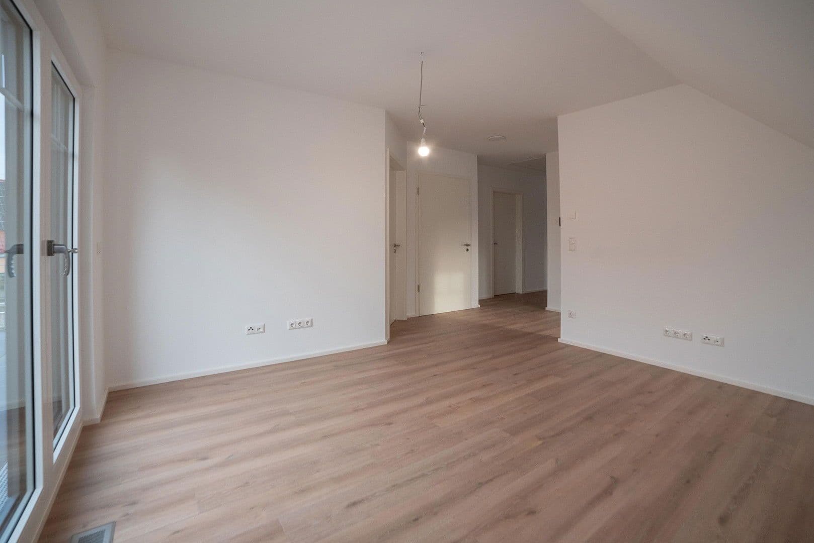 Pronájem bytu 4+kk 112 m², Brunnenweg 2A, Kamenec, Sasko Pronájem bytu 4+kk 112 m², Brunnenweg 2A, Kamenec, Sasko