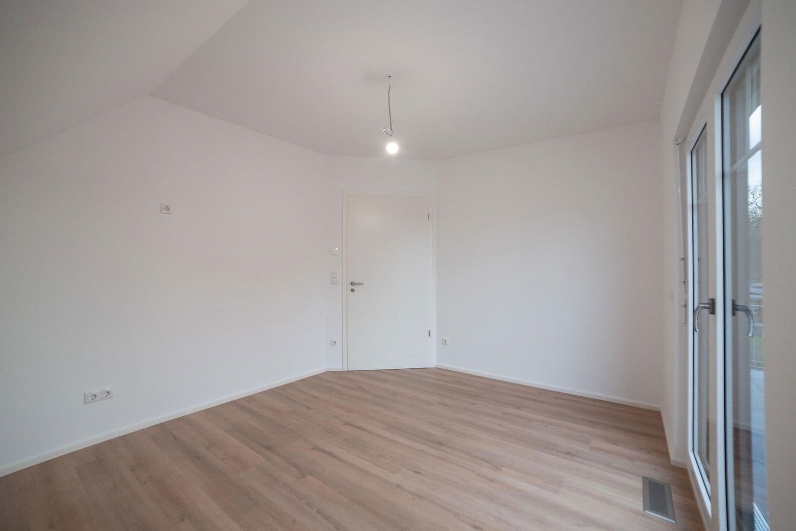 Pronájem bytu 4+kk 112 m², Brunnenweg 2A, Kamenec, Sasko Pronájem bytu 4+kk 112 m², Brunnenweg 2A, Kamenec, Sasko