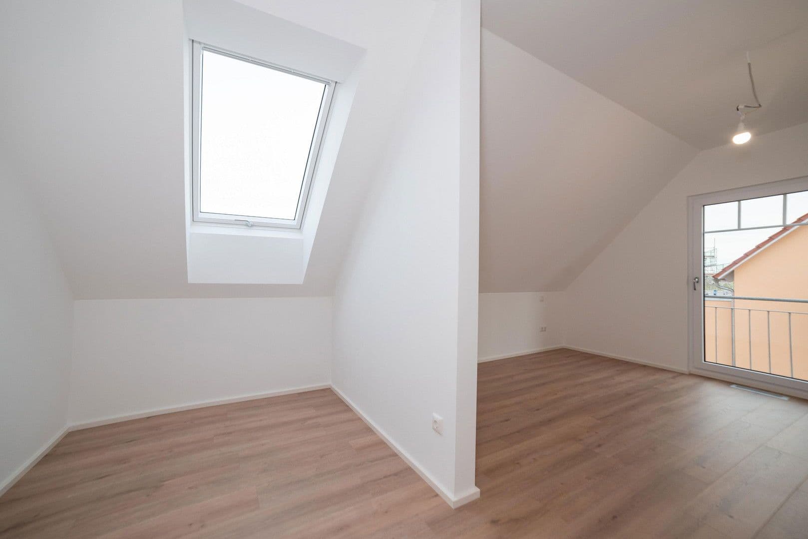 Pronájem bytu 4+kk 112 m², Brunnenweg 2A, Kamenec, Sasko Pronájem bytu 4+kk 112 m², Brunnenweg 2A, Kamenec, Sasko