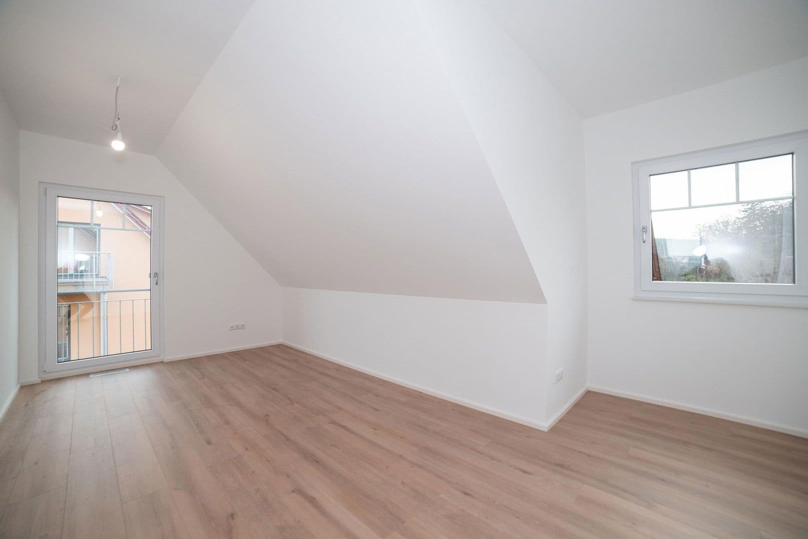 Pronájem bytu 4+kk 112 m², Brunnenweg 2A, Kamenec, Sasko Pronájem bytu 4+kk 112 m², Brunnenweg 2A, Kamenec, Sasko