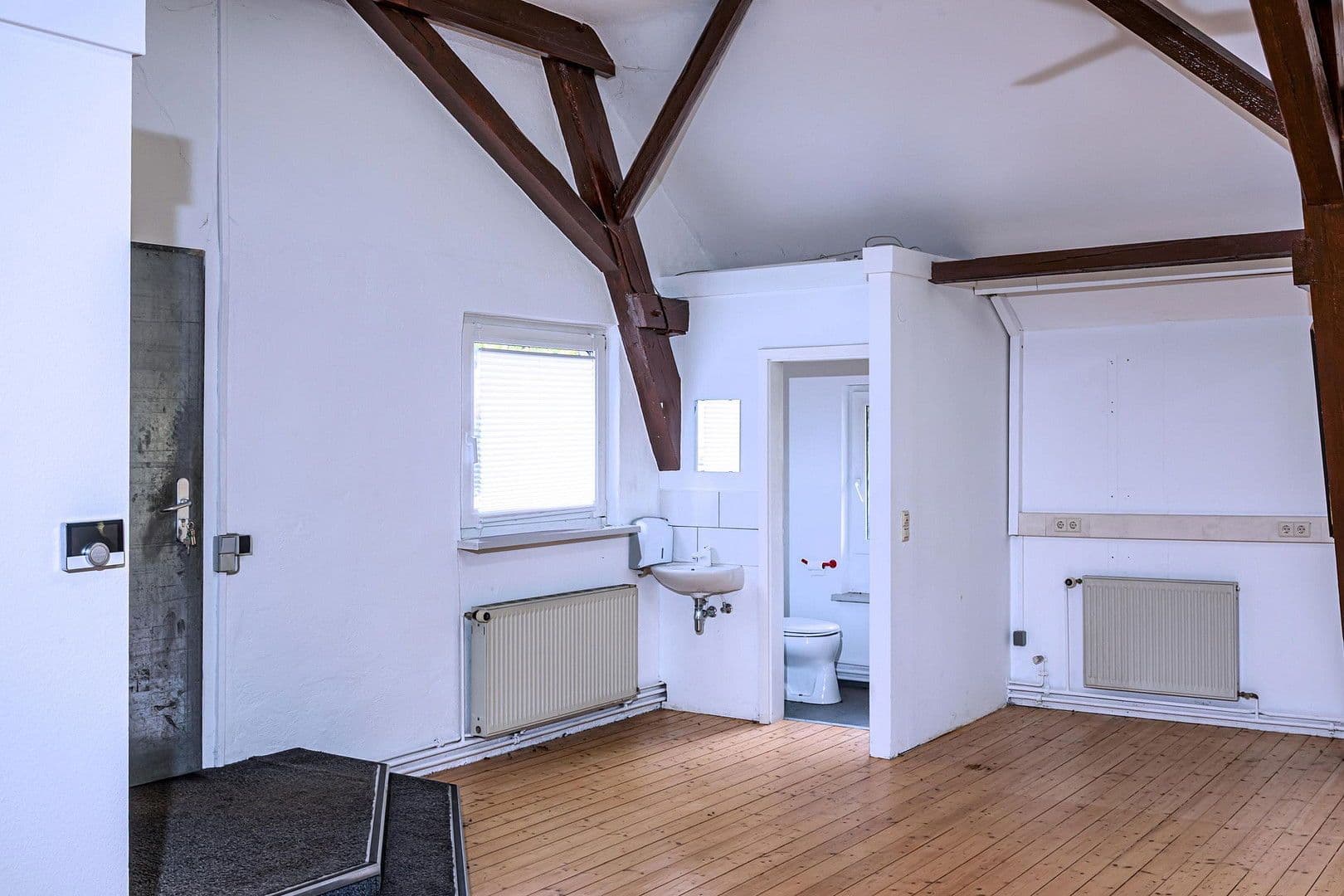 Pronájem kanceláře 122 m², Schiltachstraße 44, Schramberg, Bádensko-Württembersko Pronájem kanceláře 122 m², Schiltachstraße 44, Schramberg, Bádensko-Württembersko