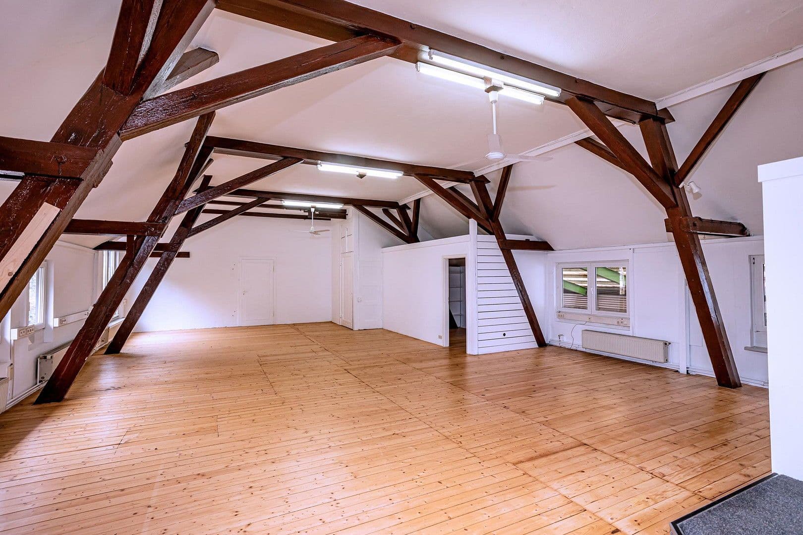 Pronájem kanceláře 122 m², Schiltachstraße 44, Schramberg, Bádensko-Württembersko Pronájem kanceláře 122 m², Schiltachstraße 44, Schramberg, Bádensko-Württembersko