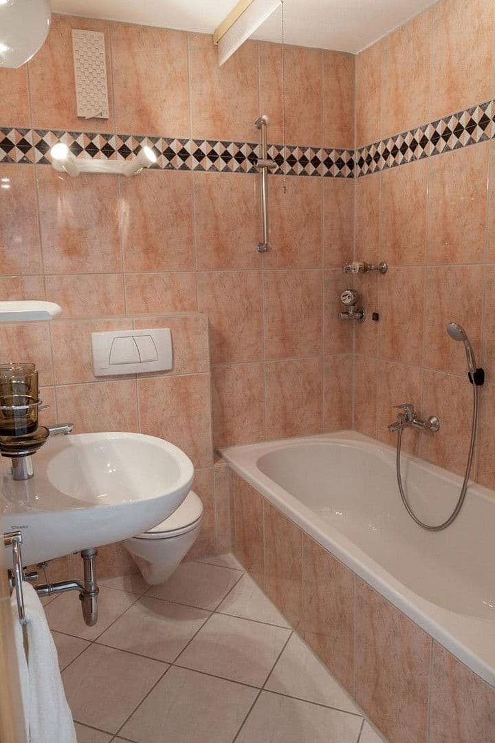 Pronájem bytu 1+1 34 m², Bahnhofstraße 20, Weinstadt, Bádensko-Württembersko Pronájem bytu 1+1 34 m², Bahnhofstraße 20, Weinstadt, Bádensko-Württembersko