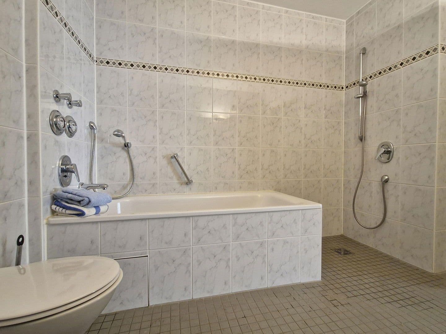 Prodej bytu 3+1 91 m², Angerweg 12, Gauting, Bavorsko Prodej bytu 3+1 91 m², Angerweg 12, Gauting, Bavorsko