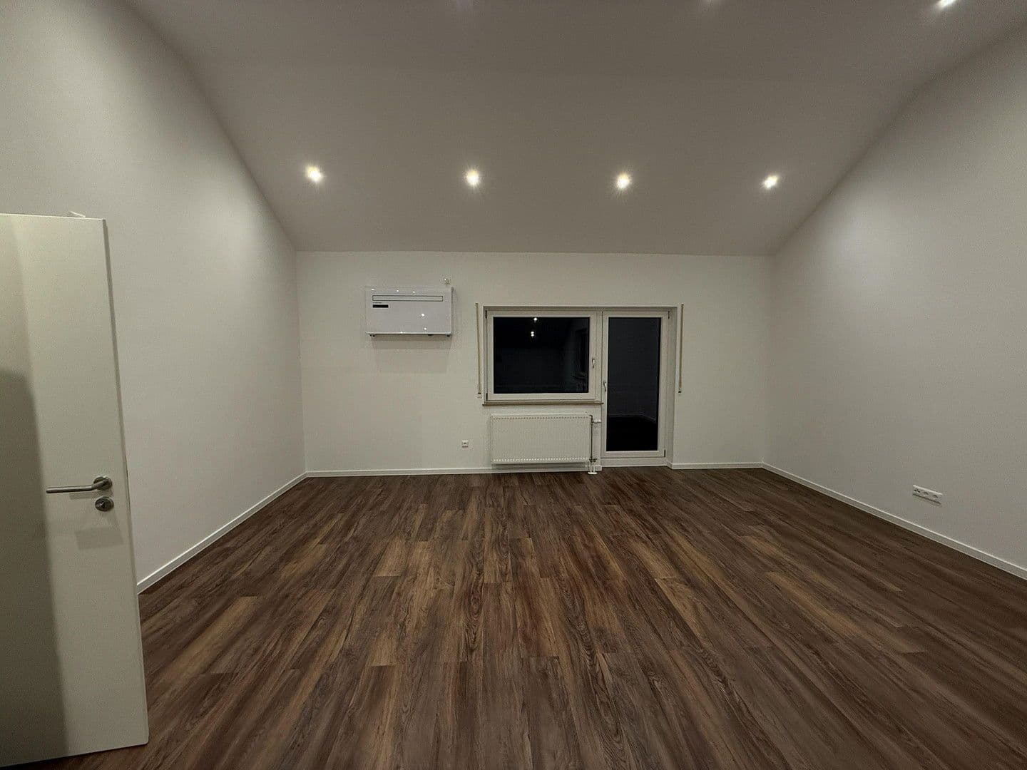 Pronájem bytu 3+kk 82 m², Tiergartenweg 2/1, Ebersbach an der Fils, Bádensko-Württembersko Pronájem bytu 3+kk 82 m², Tiergartenweg 2/1, Ebersbach an der Fils, Bádensko-Württembersko