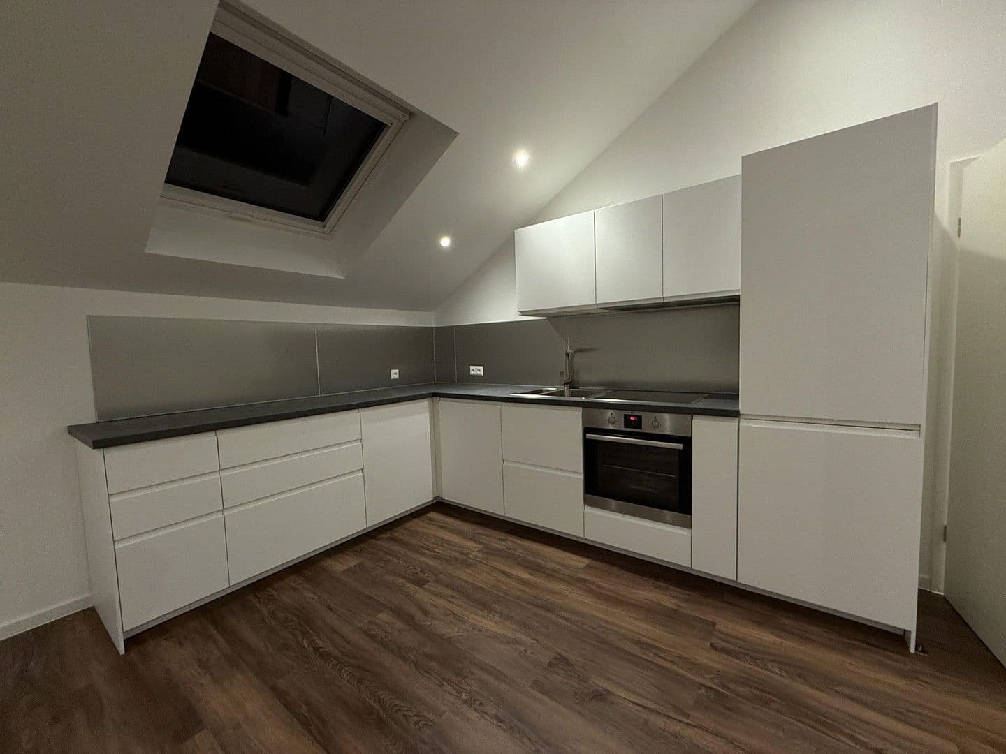 Pronájem bytu 3+kk 82 m², Tiergartenweg 2/1, Ebersbach an der Fils, Bádensko-Württembersko Pronájem bytu 3+kk 82 m², Tiergartenweg 2/1, Ebersbach an der Fils, Bádensko-Württembersko