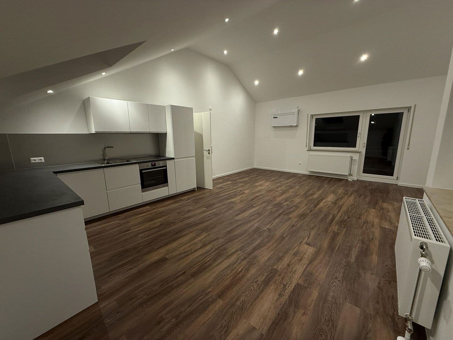 Pronájem bytu 3+kk 82 m², Tiergartenweg 2/1, Ebersbach an der Fils, Bádensko-Württembersko Pronájem bytu 3+kk 82 m², Tiergartenweg 2/1, Ebersbach an der Fils, Bádensko-Württembersko