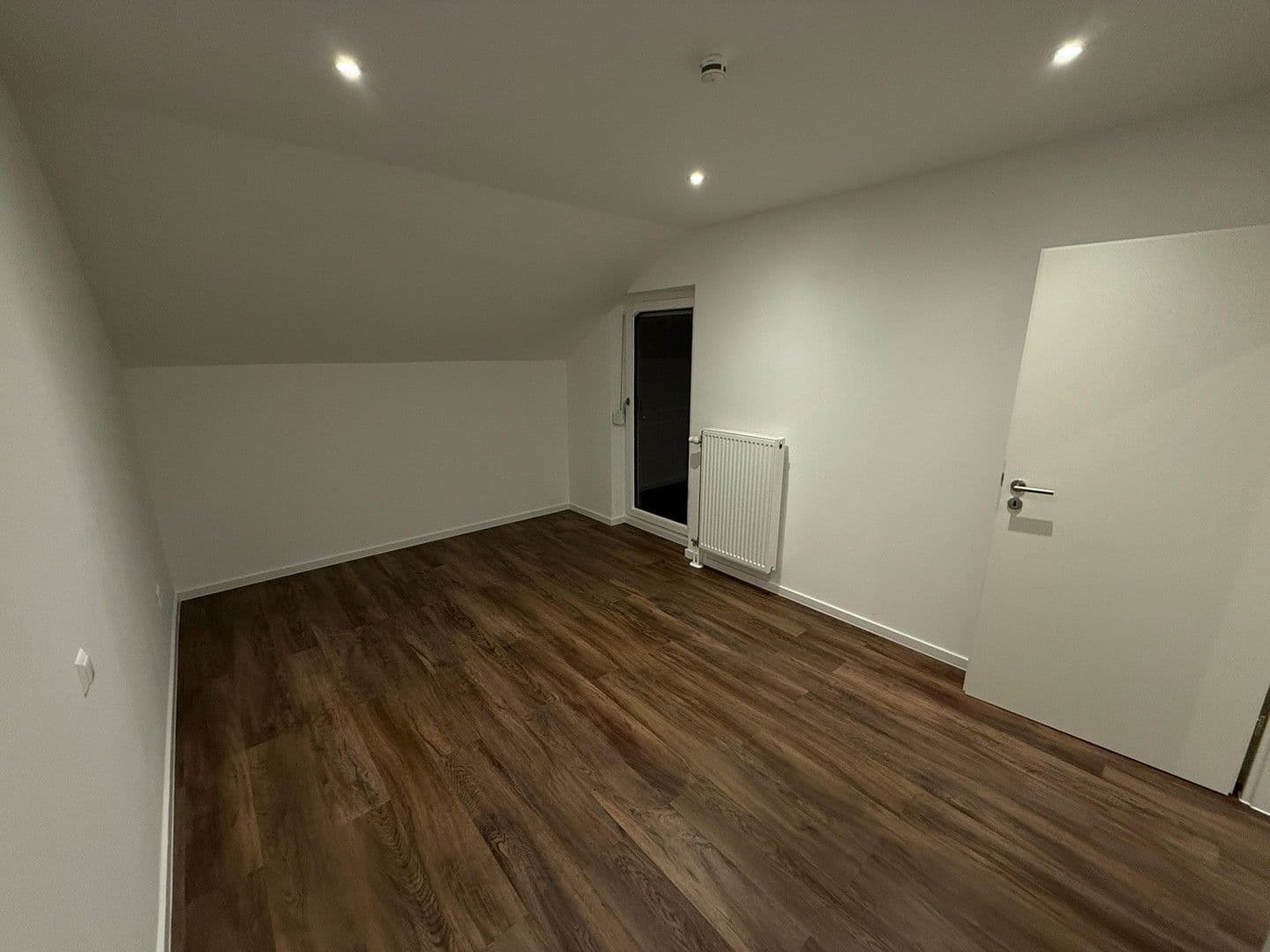 Pronájem bytu 3+kk 82 m², Tiergartenweg 2/1, Ebersbach an der Fils, Bádensko-Württembersko Pronájem bytu 3+kk 82 m², Tiergartenweg 2/1, Ebersbach an der Fils, Bádensko-Württembersko