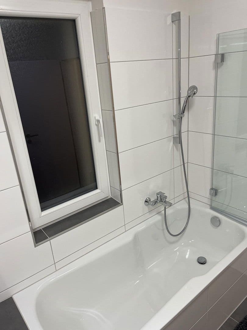 Pronájem bytu 2+1 54 m², Rauenthaler Straße 11A, Wiesbaden, Hessen Pronájem bytu 2+1 54 m², Rauenthaler Straße 11A, Wiesbaden, Hessen