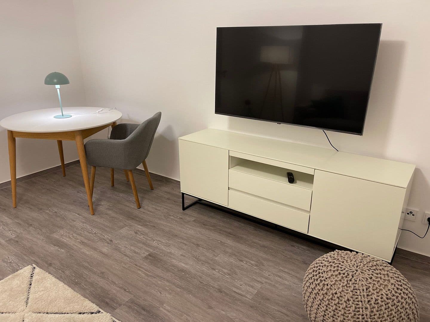 Pronájem bytu 2+1 54 m², Rauenthaler Straße 11A, Wiesbaden, Hessen Pronájem bytu 2+1 54 m², Rauenthaler Straße 11A, Wiesbaden, Hessen