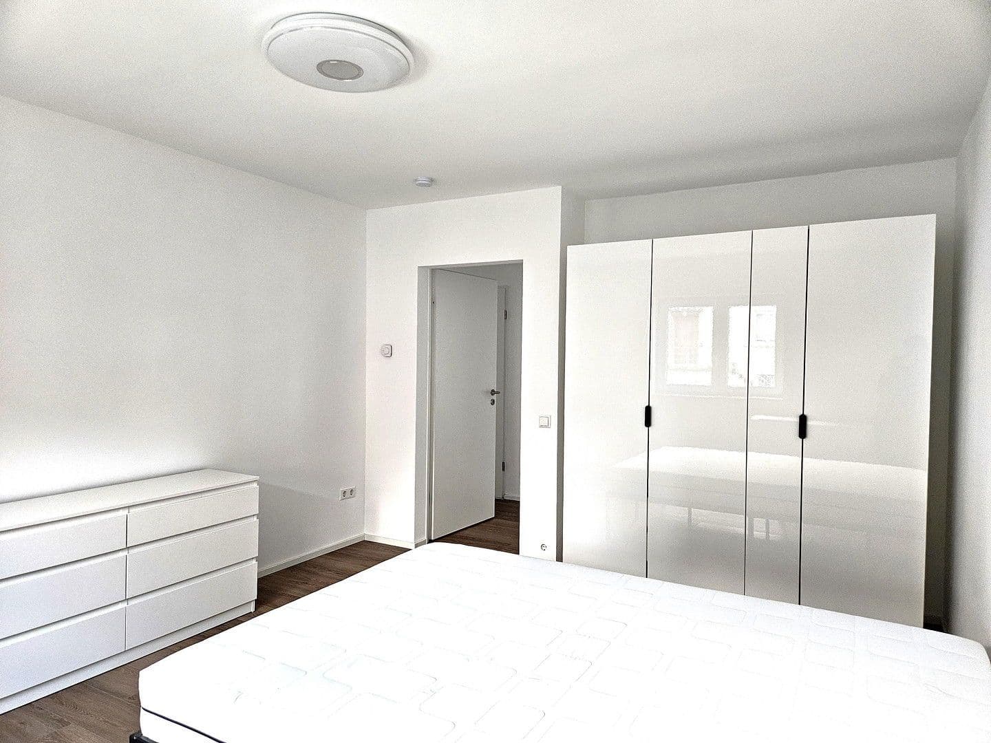 Pronájem bytu 3+kk 123 m², Stuttgart, Bádensko-Württembersko Pronájem bytu 3+kk 123 m², Stuttgart, Bádensko-Württembersko