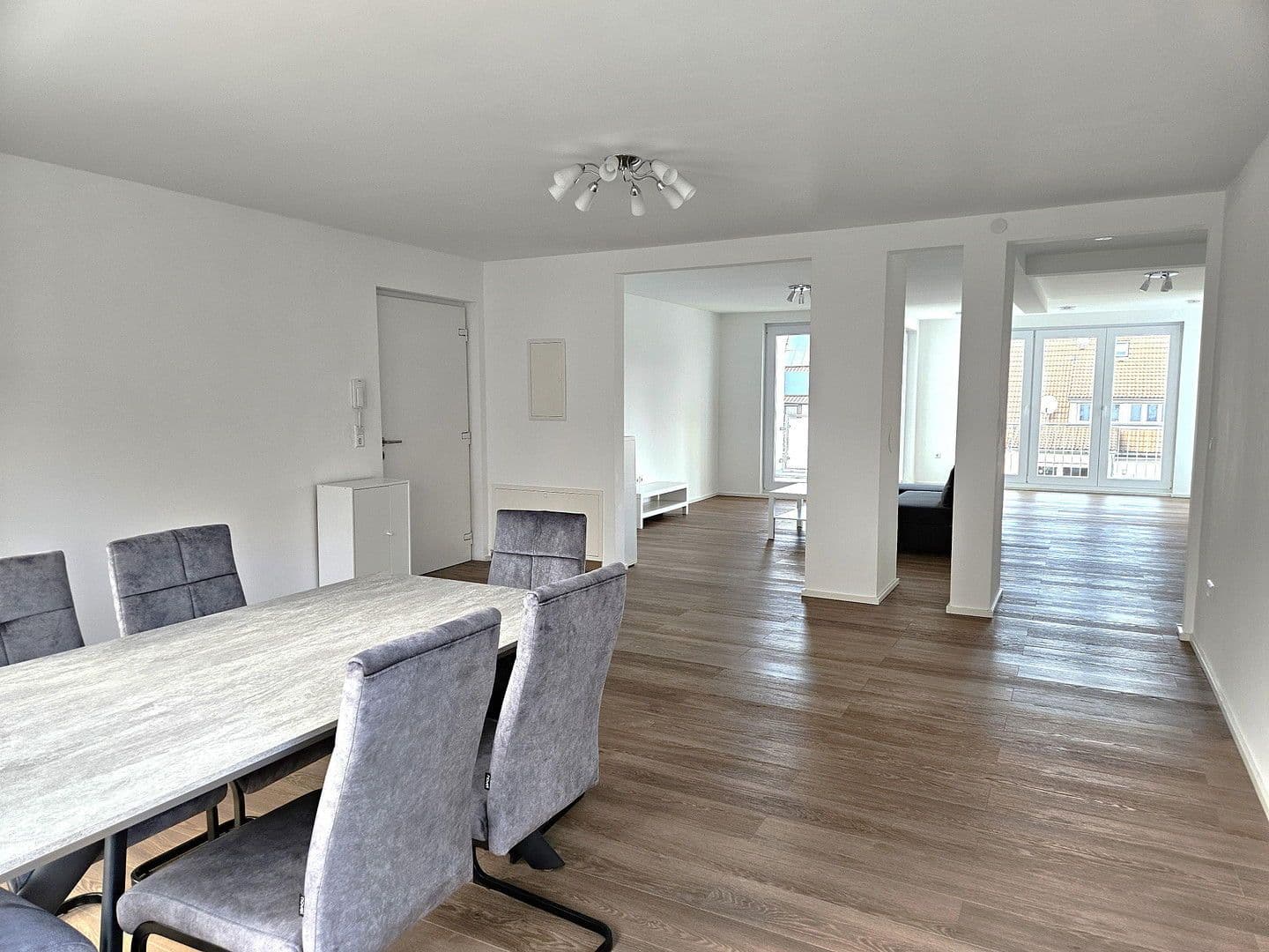 Pronájem bytu 3+kk 123 m², Stuttgart, Bádensko-Württembersko Pronájem bytu 3+kk 123 m², Stuttgart, Bádensko-Württembersko