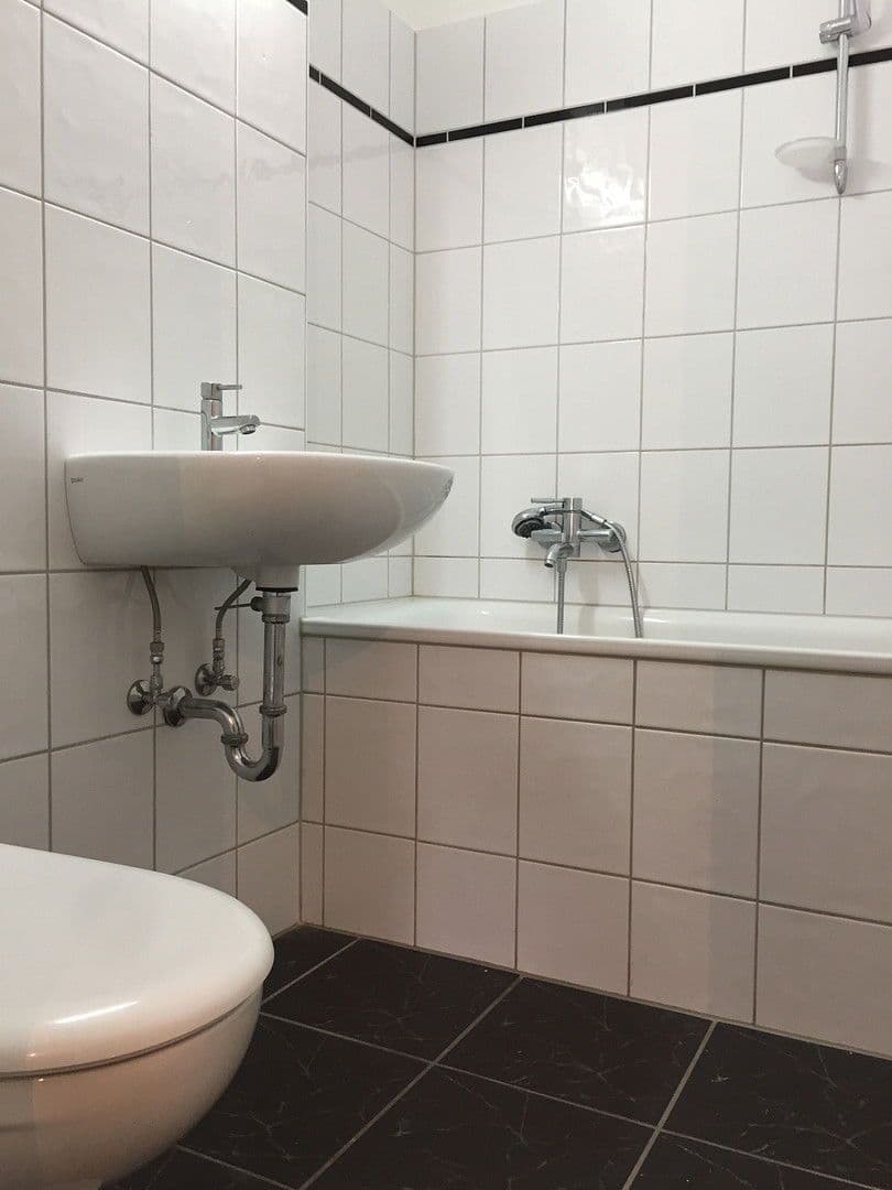 Pronájem bytu 2+1 63 m², Rheinstr. 16, Krefeld, Severní Porýní-Vestfálsko Pronájem bytu 2+1 63 m², Rheinstr. 16, Krefeld, Severní Porýní-Vestfálsko