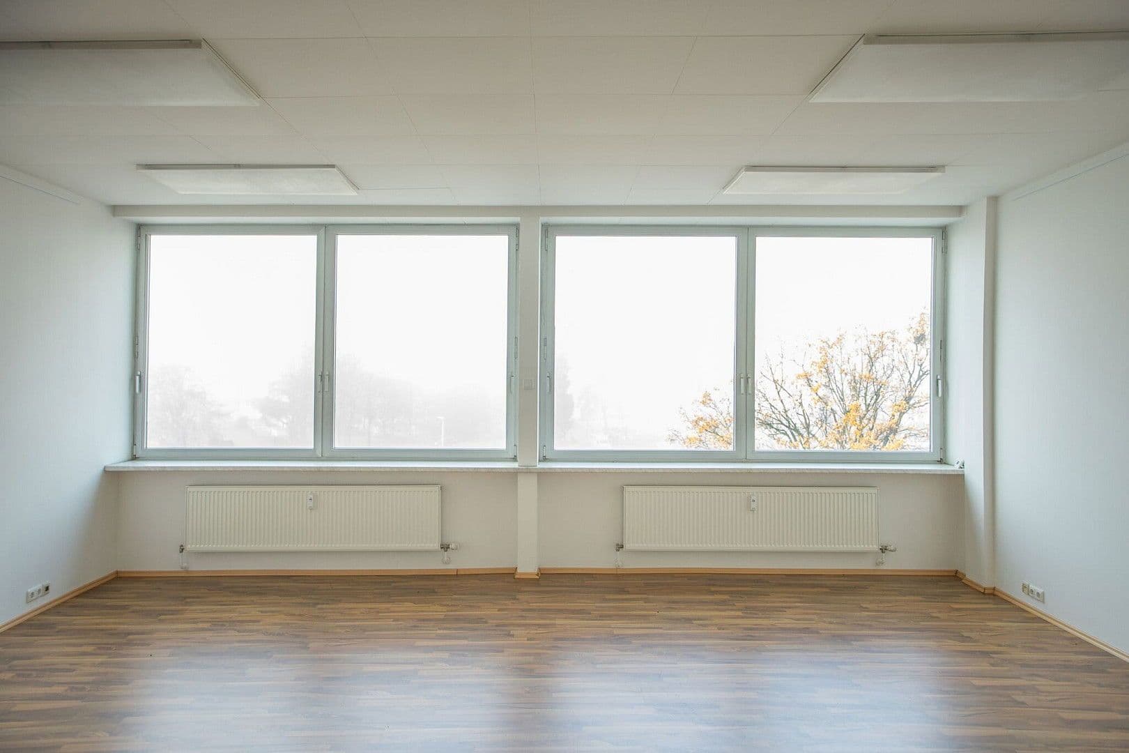 Pronájem kanceláře 1.500 m², Parkstrasse 14, Langweid am Lech, Bavorsko Pronájem kanceláře 1.500 m², Parkstrasse 14, Langweid am Lech, Bavorsko