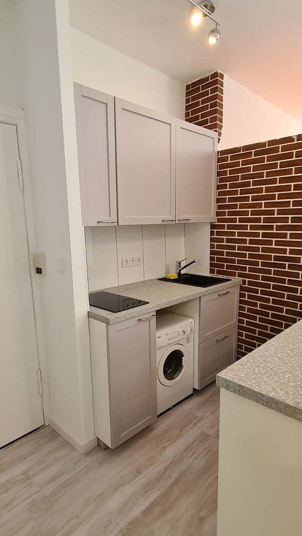 Pronájem bytu 1+1 35 m², Fredericiastrass 3, Berlin, Berlín Pronájem bytu 1+1 35 m², Fredericiastrass 3, Berlin, Berlín