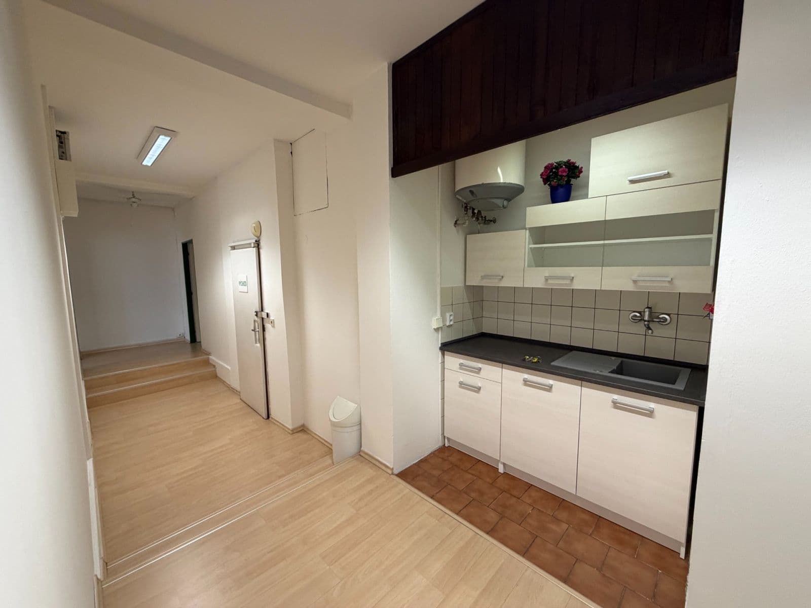 Pronájem nebytového prostoru 133 m², Dubečská, Praha, Praha Pronájem nebytového prostoru 133 m², Dubečská, Praha, Praha