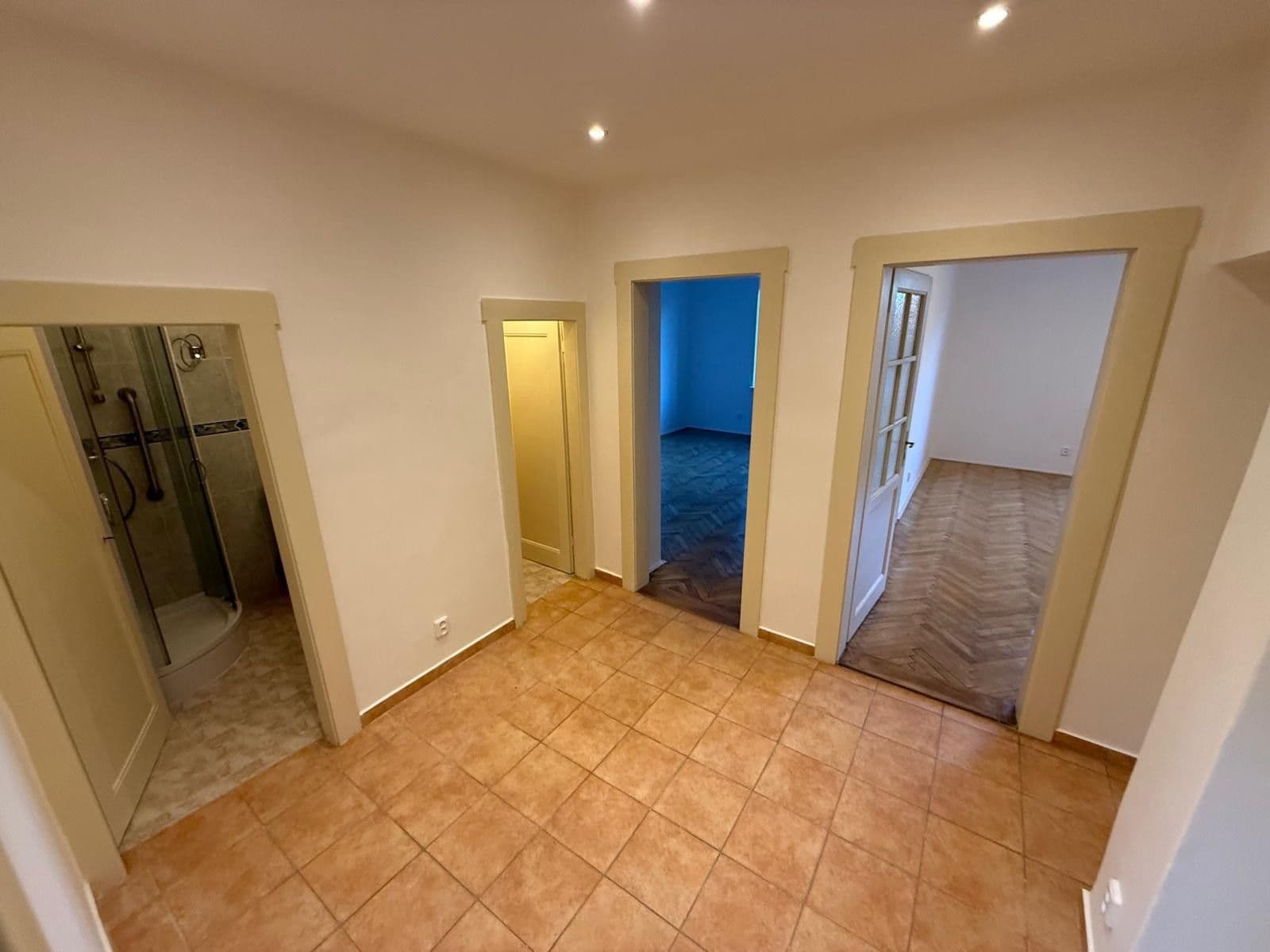 Pronájem bytu 2+1 73 m², Polní, Praha, Praha Pronájem bytu 2+1 73 m², Polní, Praha, Praha