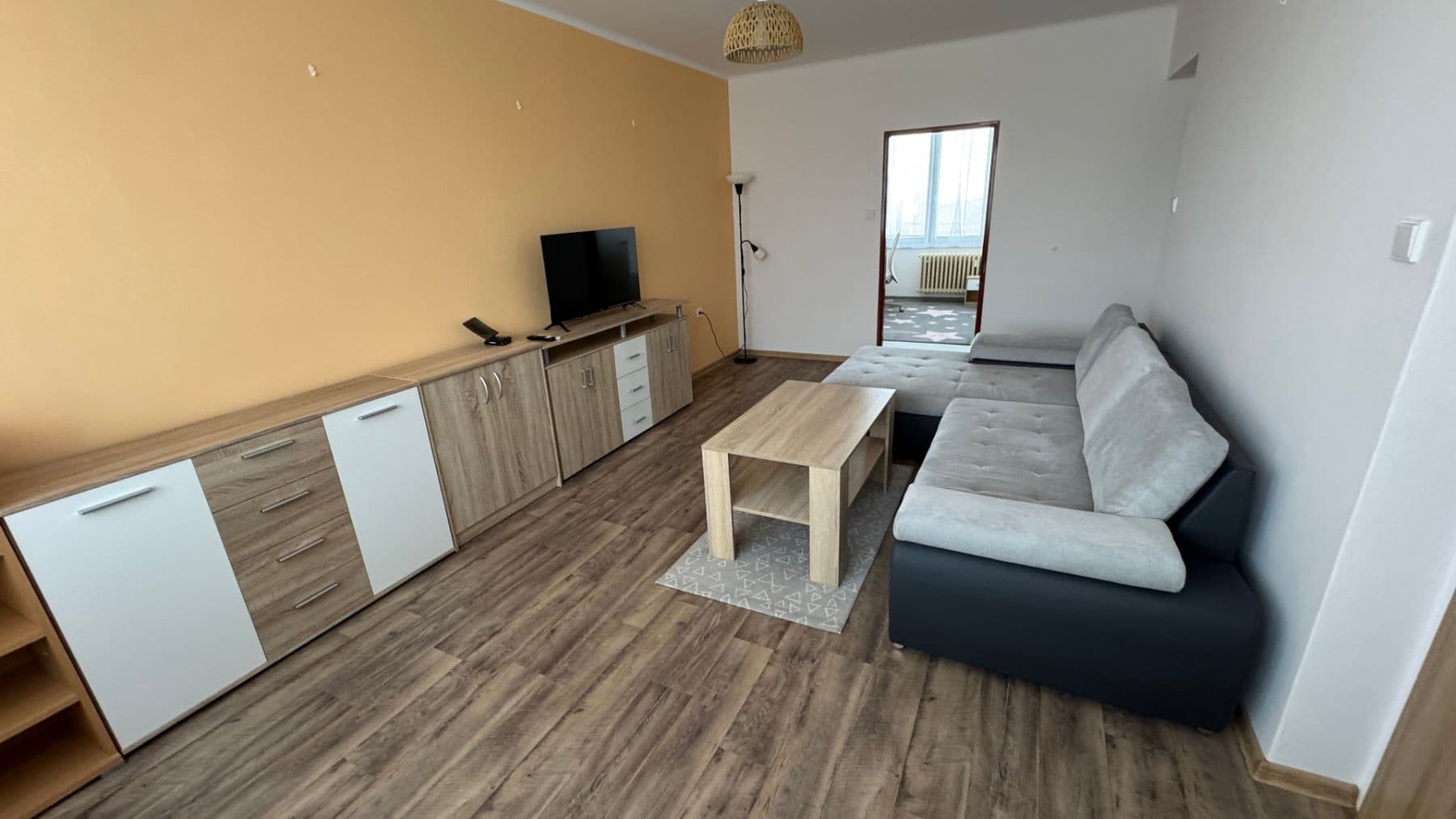 Pronájem bytu 3+1 70 m², Svépomoc, Sezimovo Ústí, Jihočeský kraj Pronájem bytu 3+1 70 m², Svépomoc, Sezimovo Ústí, Jihočeský kraj