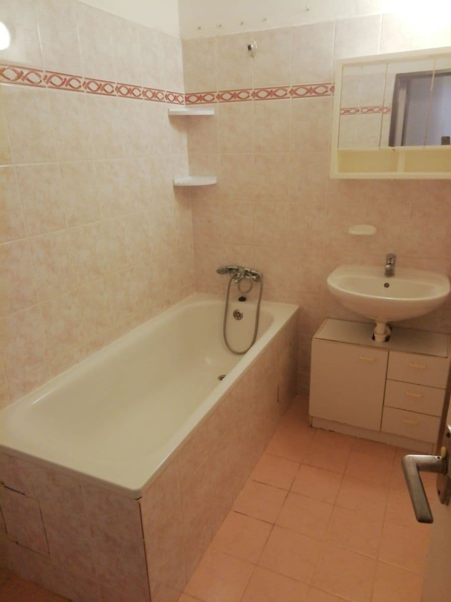 Pronájem bytu 2+1 62 m², Famfulíkova, Praha, Praha Pronájem bytu 2+1 62 m², Famfulíkova, Praha, Praha