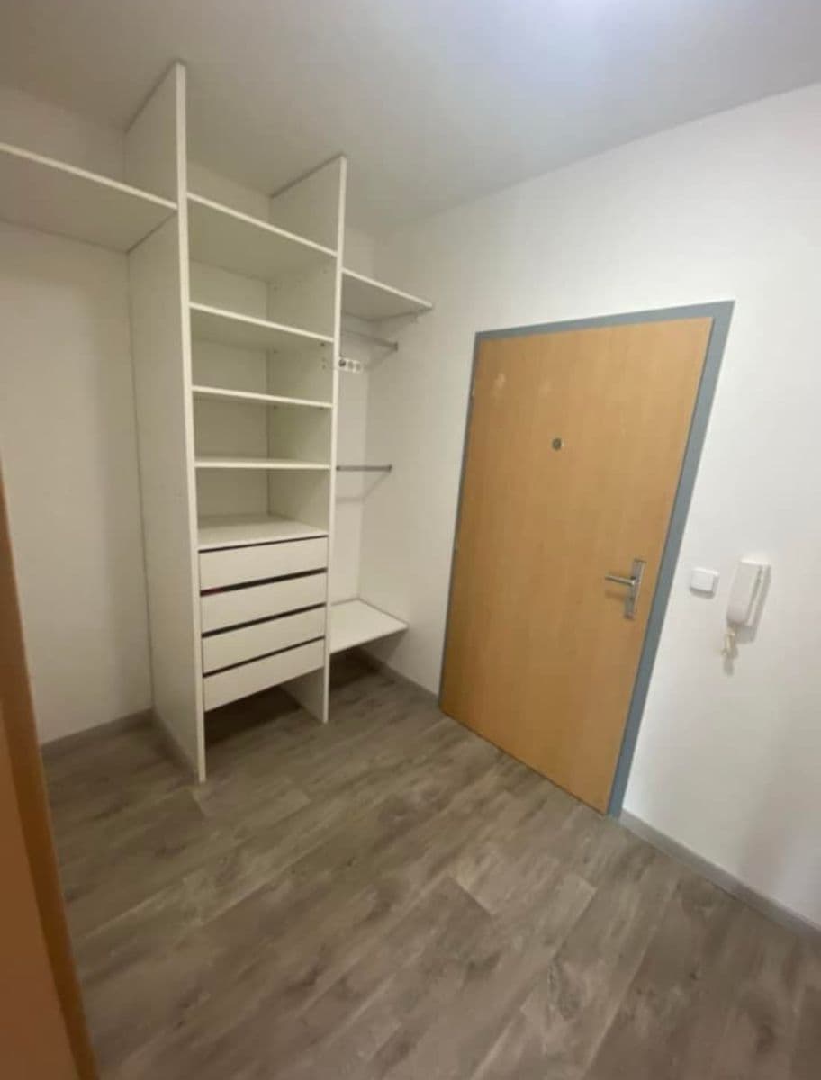 Pronájem bytu 1+kk 50 m², Hedvábná, Liberec, Liberecký kraj Pronájem bytu 1+kk 50 m², Hedvábná, Liberec, Liberecký kraj