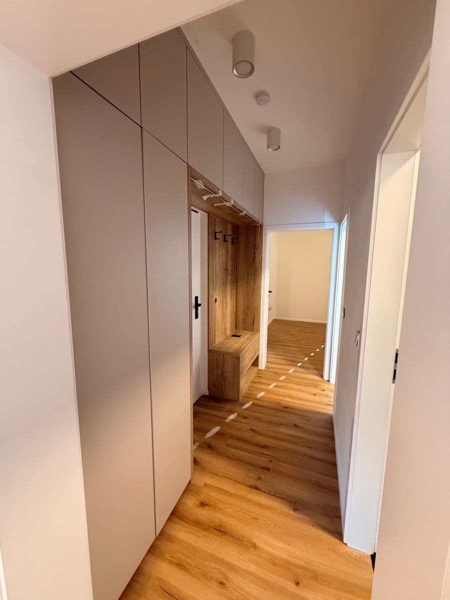 Pronájem bytu 2+kk 63 m², Koněvova, Mladá Boleslav, Středočeský kraj Pronájem bytu 2+kk 63 m², Koněvova, Mladá Boleslav, Středočeský kraj