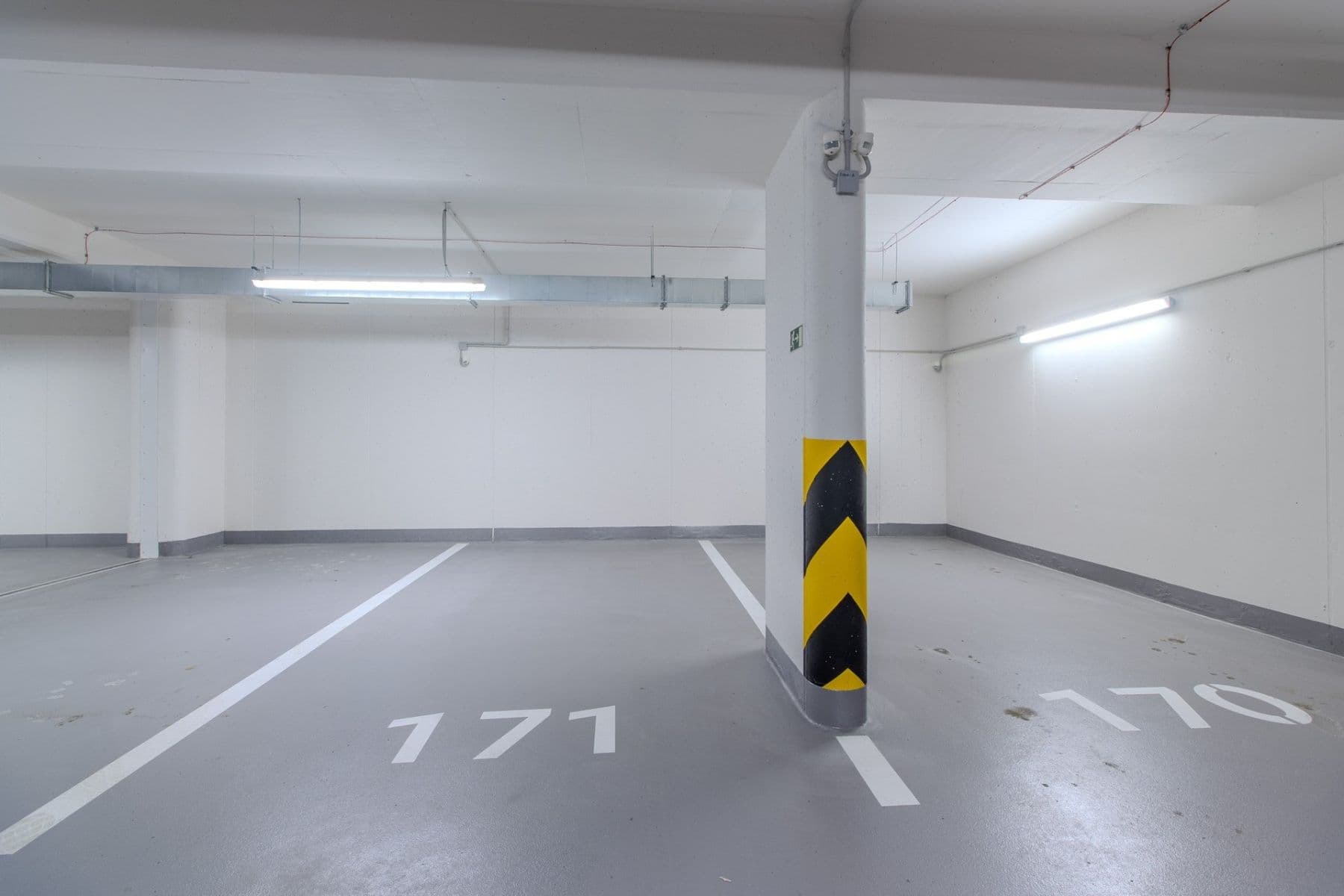 Pronájem garáže 15 m², Poděbradská, Praha, Praha Pronájem garáže 15 m², Poděbradská, Praha, Praha