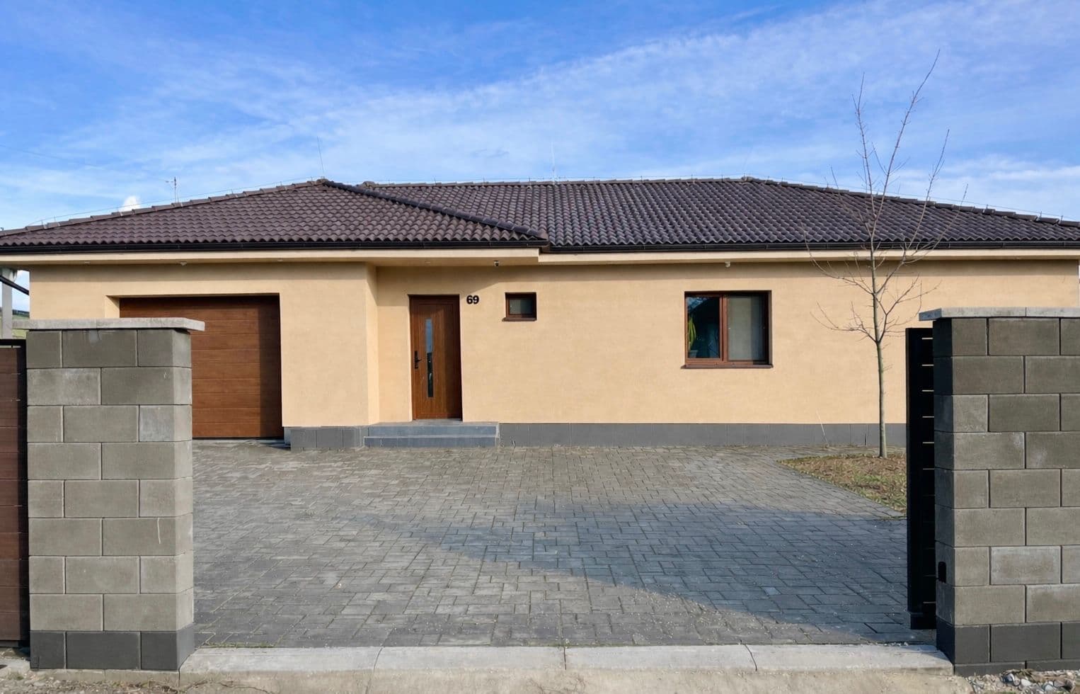 Prodej domu 229 m², pozemek 910 m², Komárovce, Košický kraj Prodej domu 229 m², pozemek 910 m², Komárovce, Košický kraj