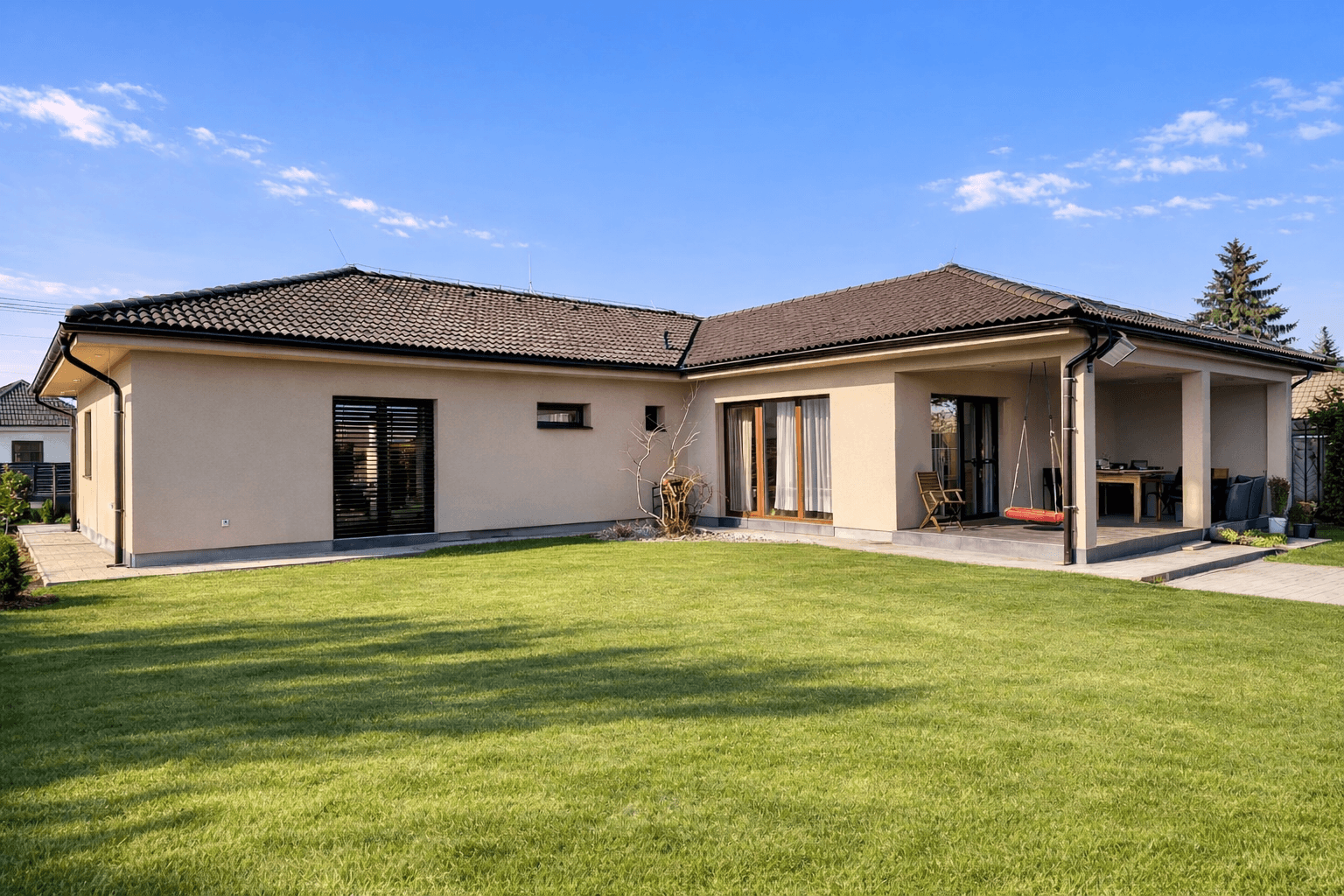 Prodej domu 229 m², pozemek 910 m², Komárovce, Košický kraj Prodej domu 229 m², pozemek 910 m², Komárovce, Košický kraj