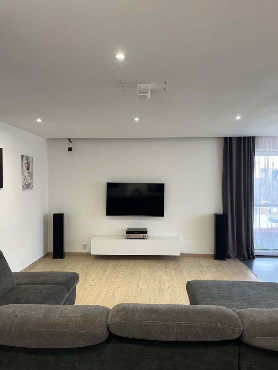 Prodej domu 229 m², pozemek 910 m², Komárovce, Košický kraj Prodej domu 229 m², pozemek 910 m², Komárovce, Košický kraj