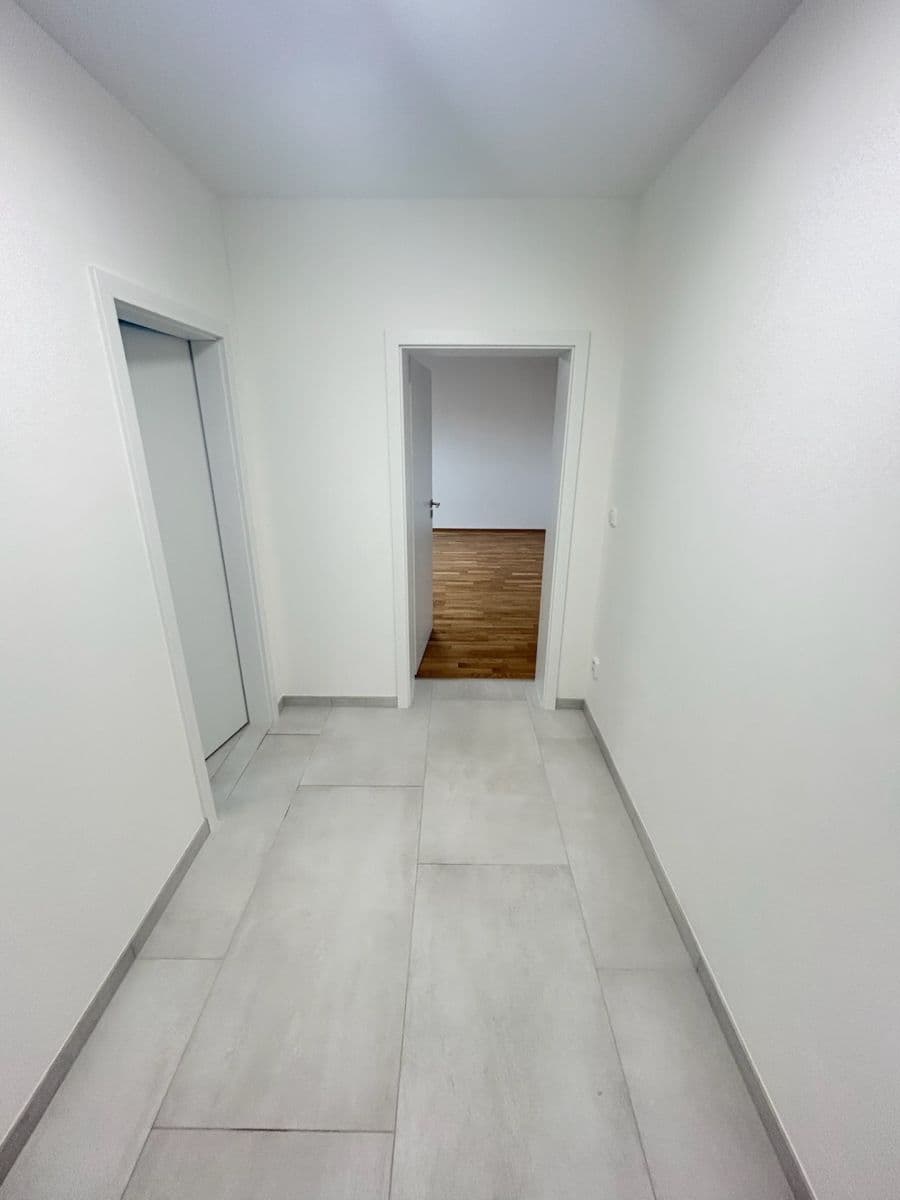 Pronájem bytu 2+kk 49 m², Jiřího z Poděbrad, Hrádek nad Nisou, Liberecký kraj Pronájem bytu 2+kk 49 m², Jiřího z Poděbrad, Hrádek nad Nisou, Liberecký kraj