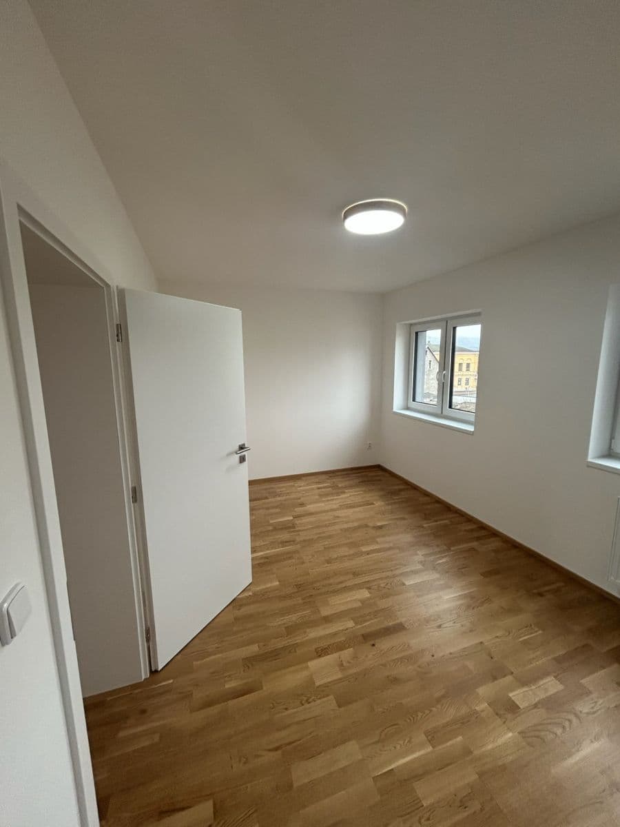 Pronájem bytu 2+kk 49 m², Jiřího z Poděbrad, Hrádek nad Nisou, Liberecký kraj Pronájem bytu 2+kk 49 m², Jiřího z Poděbrad, Hrádek nad Nisou, Liberecký kraj