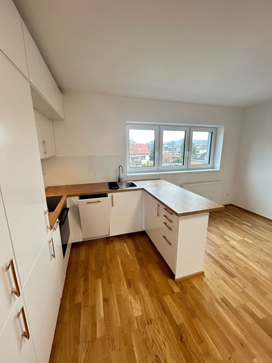 Pronájem bytu 2+kk 49 m², Jiřího z Poděbrad, Hrádek nad Nisou, Liberecký kraj Pronájem bytu 2+kk 49 m², Jiřího z Poděbrad, Hrádek nad Nisou, Liberecký kraj