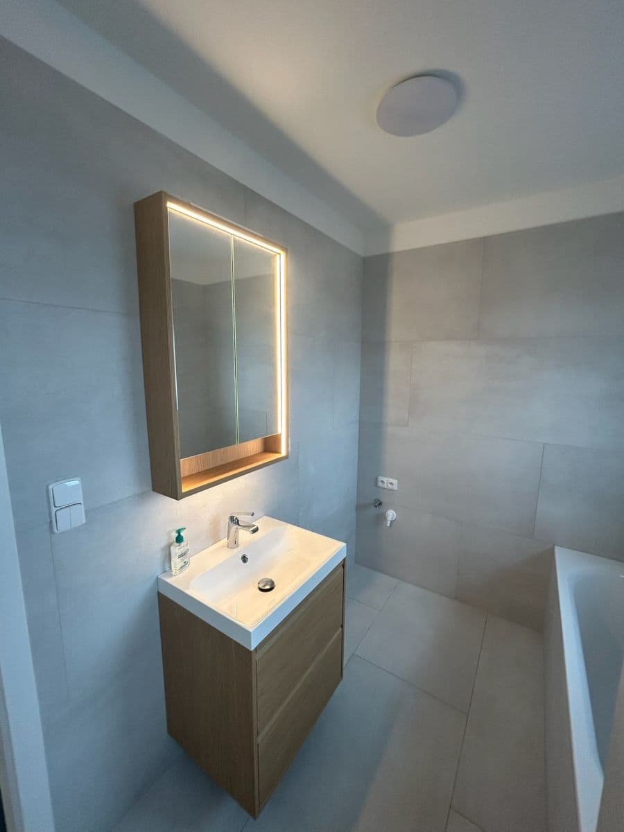 Pronájem bytu 2+kk 49 m², Jiřího z Poděbrad, Hrádek nad Nisou, Liberecký kraj Pronájem bytu 2+kk 49 m², Jiřího z Poděbrad, Hrádek nad Nisou, Liberecký kraj