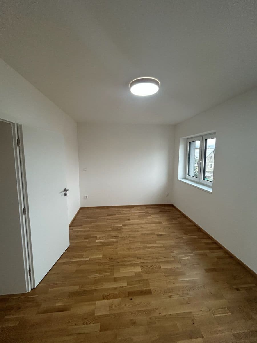 Pronájem bytu 2+kk 49 m², Jiřího z Poděbrad, Hrádek nad Nisou, Liberecký kraj Pronájem bytu 2+kk 49 m², Jiřího z Poděbrad, Hrádek nad Nisou, Liberecký kraj