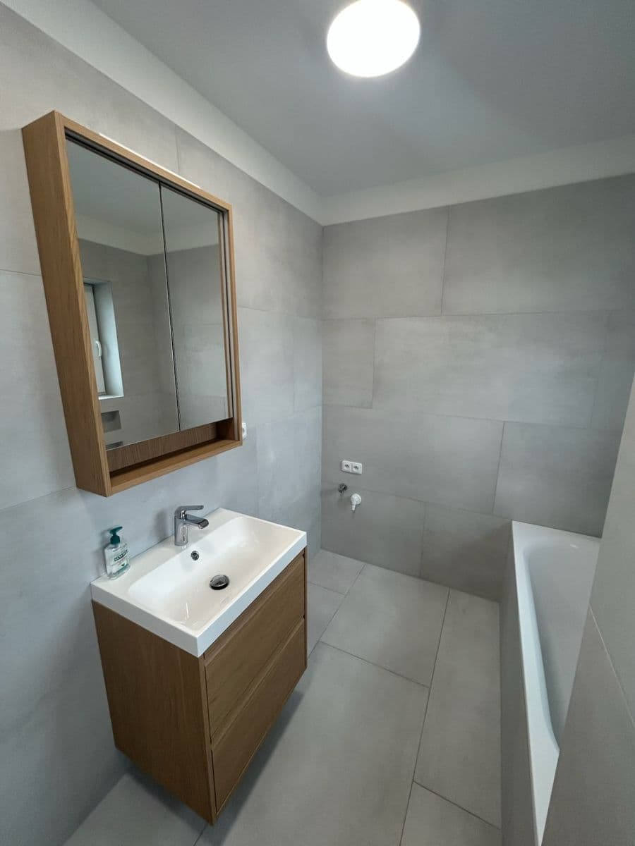 Pronájem bytu 2+kk 49 m², Jiřího z Poděbrad, Hrádek nad Nisou, Liberecký kraj Pronájem bytu 2+kk 49 m², Jiřího z Poděbrad, Hrádek nad Nisou, Liberecký kraj