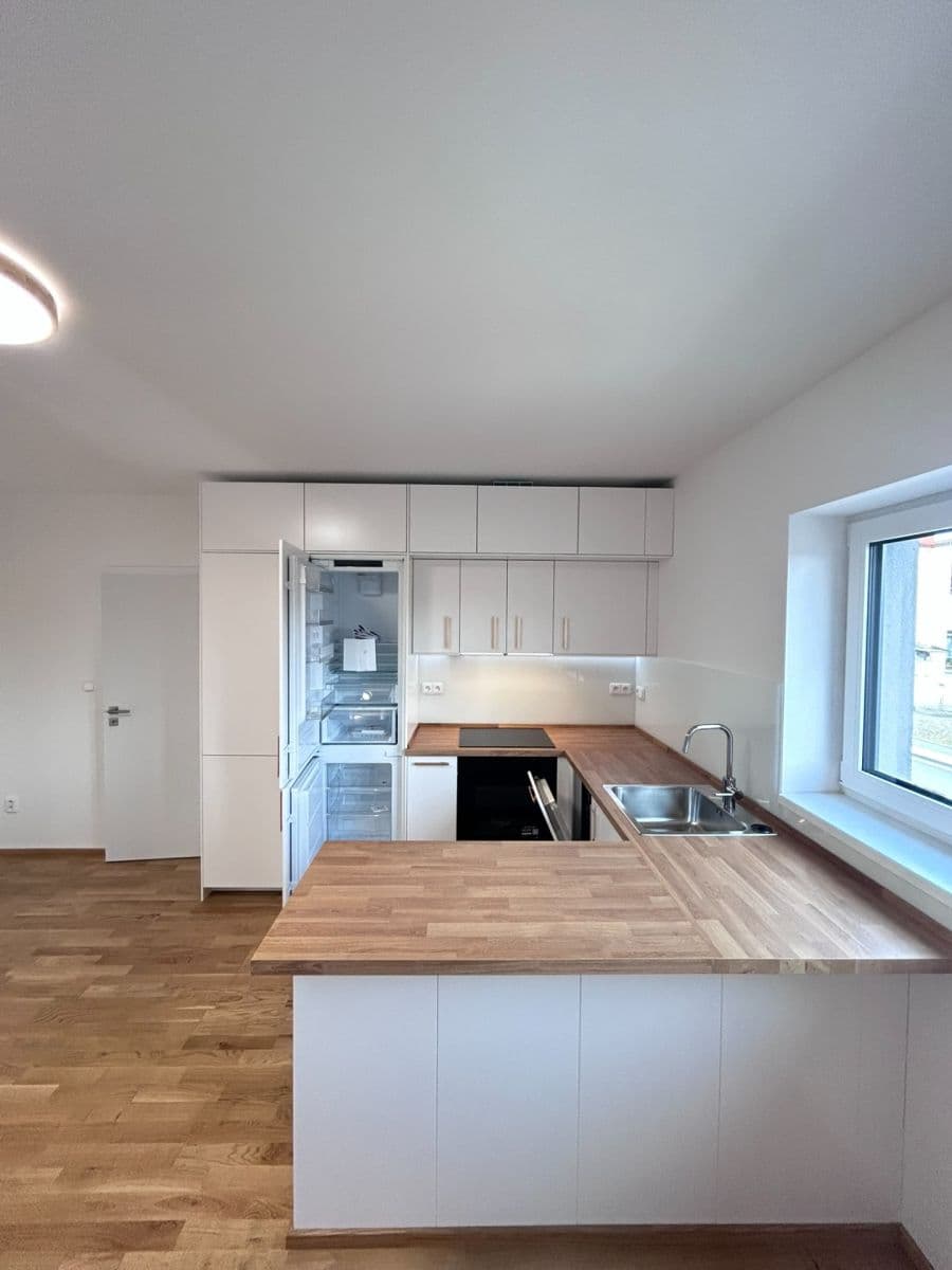 Pronájem bytu 2+kk 49 m², Jiřího z Poděbrad, Hrádek nad Nisou, Liberecký kraj Pronájem bytu 2+kk 49 m², Jiřího z Poděbrad, Hrádek nad Nisou, Liberecký kraj